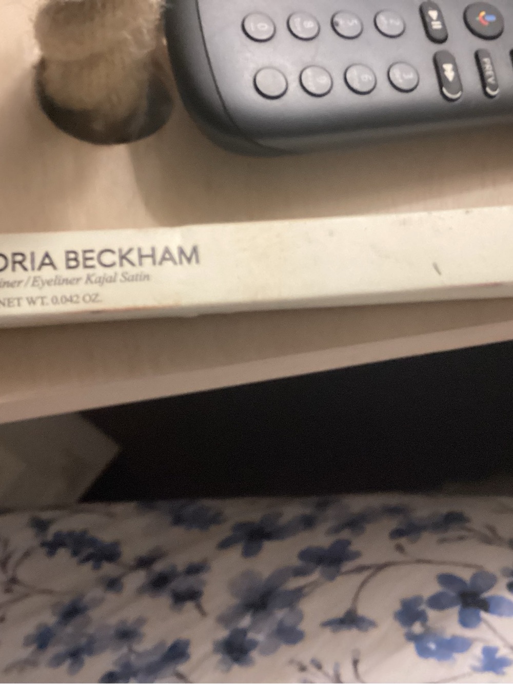 Victoria Beckham satin kajal liner. Bordeaux. New - Picture 3 of 3